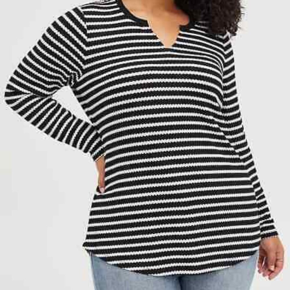 Torrid Size 1 Black and White Striped Long-Sleeve Notch-Neck Top